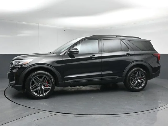 Certified Used 2025 Agate Black Metallic Ford ST-Line image 4