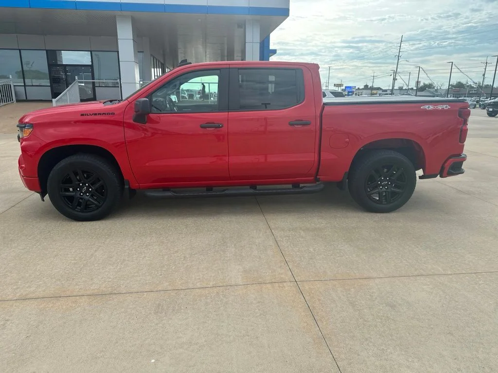 Used 2022 Red Chevrolet Custom image 24