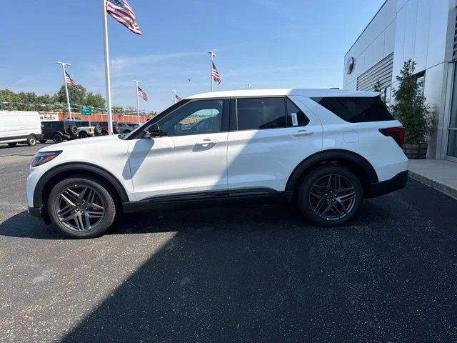 New 2027 Star White Metallic Tri-Coat Ford ST image 6