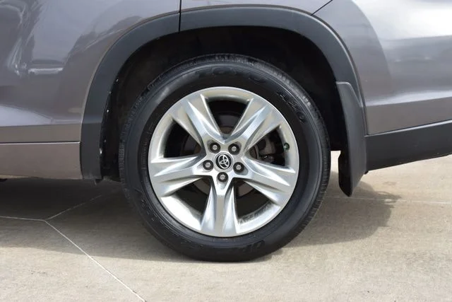 Used 2016 Gray Toyota Limited image 8