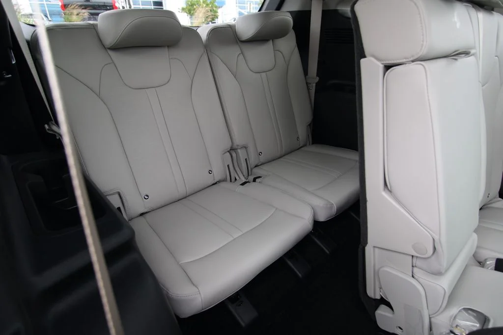 New 2026 Snow White Pearl Kia EX image 10
