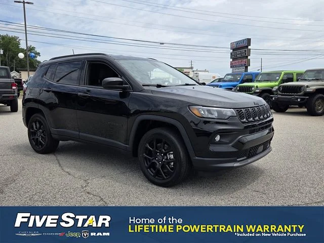 New 2026 Diamond Black Crystal Pearl-Coat Exterior Paint Jeep Latitude image 1
