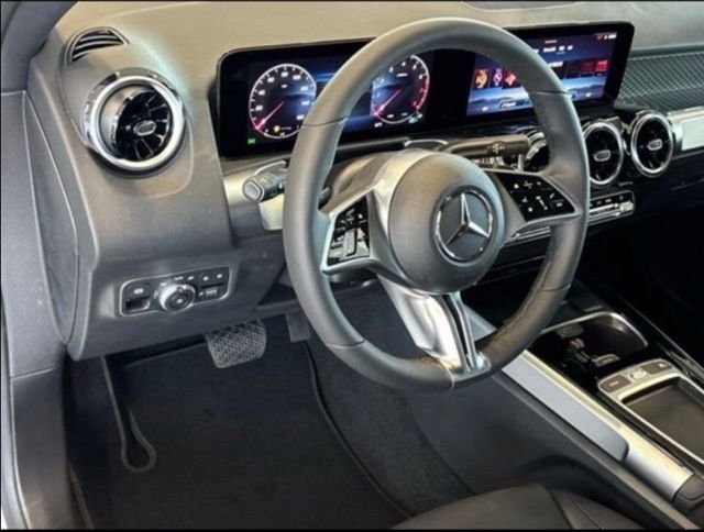 New 2026 Polar White Mercedes-Benz GLB 250 image 9
