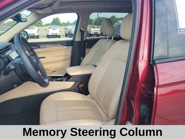 Used 2022 Velvet Jeep Limited image 18