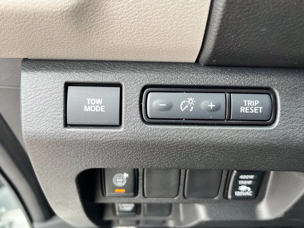 Used 2025 White Nissan SV image 28