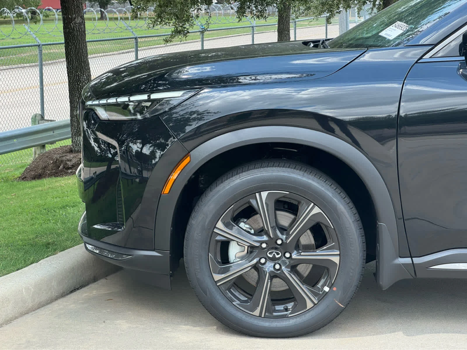 New 2027 MINERAL BLACK INFINITI Autograph AWD image 6