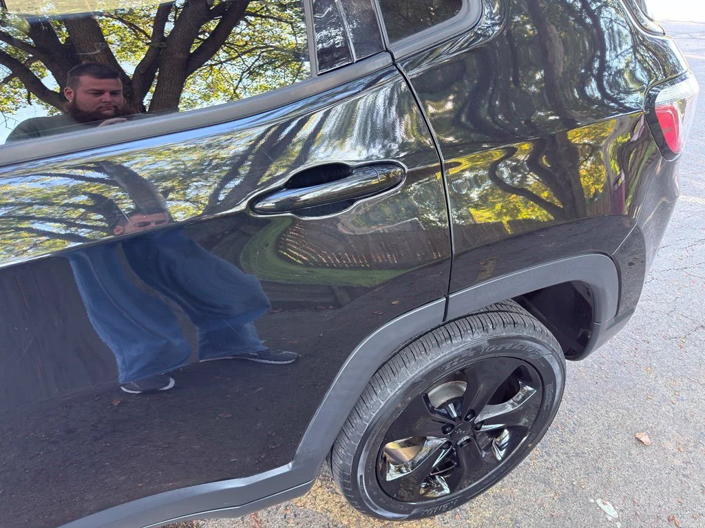 Used 2019 Black Jeep Latitude image 10
