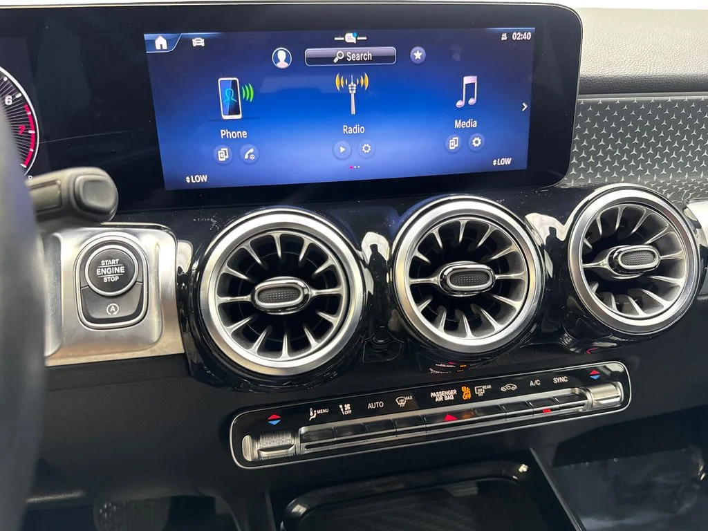 Used 2025 White Mercedes-Benz GLB 250 image 60