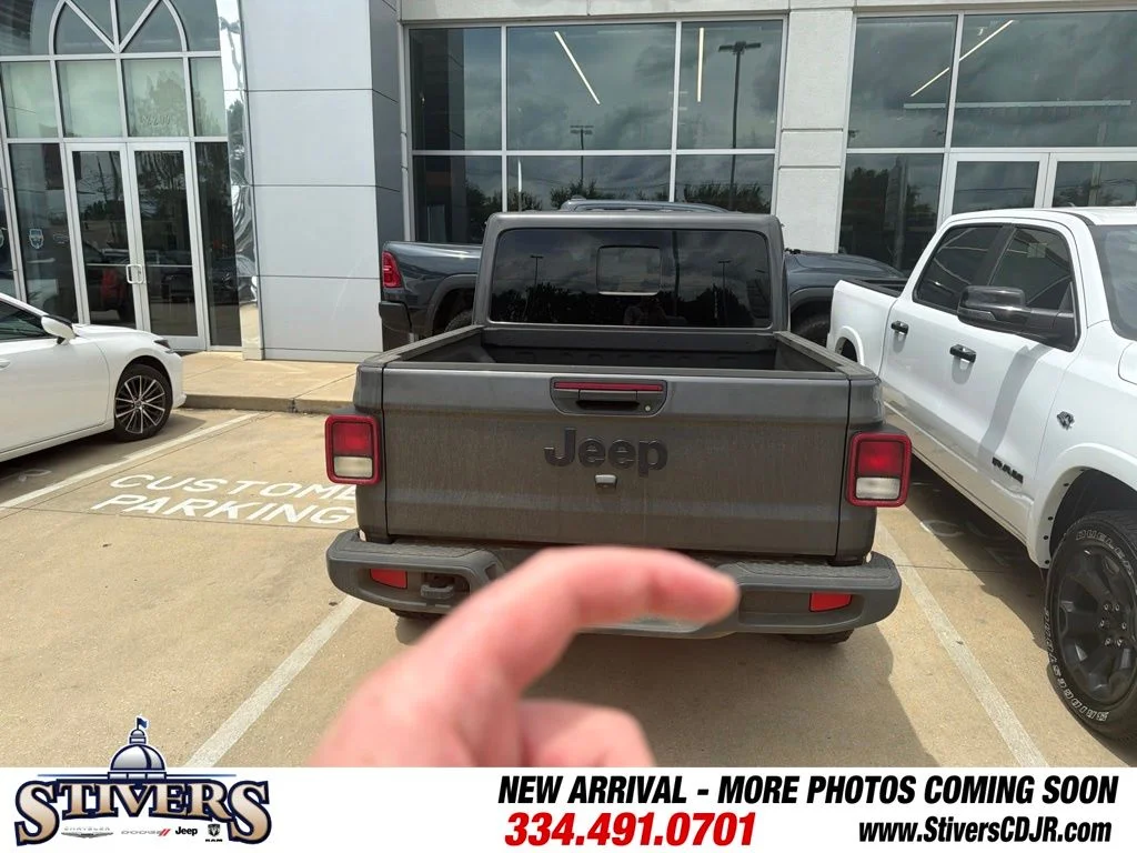Used 2025 Gray Jeep Nighthawk image 5