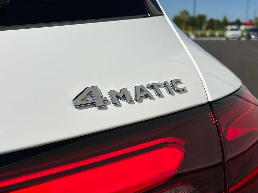 Certified Used 2025 White Mercedes-Benz GLC 300 image 28
