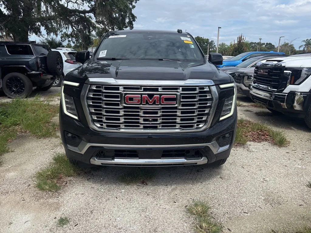 Used 2025 Onyx Black GMC Denali image 2