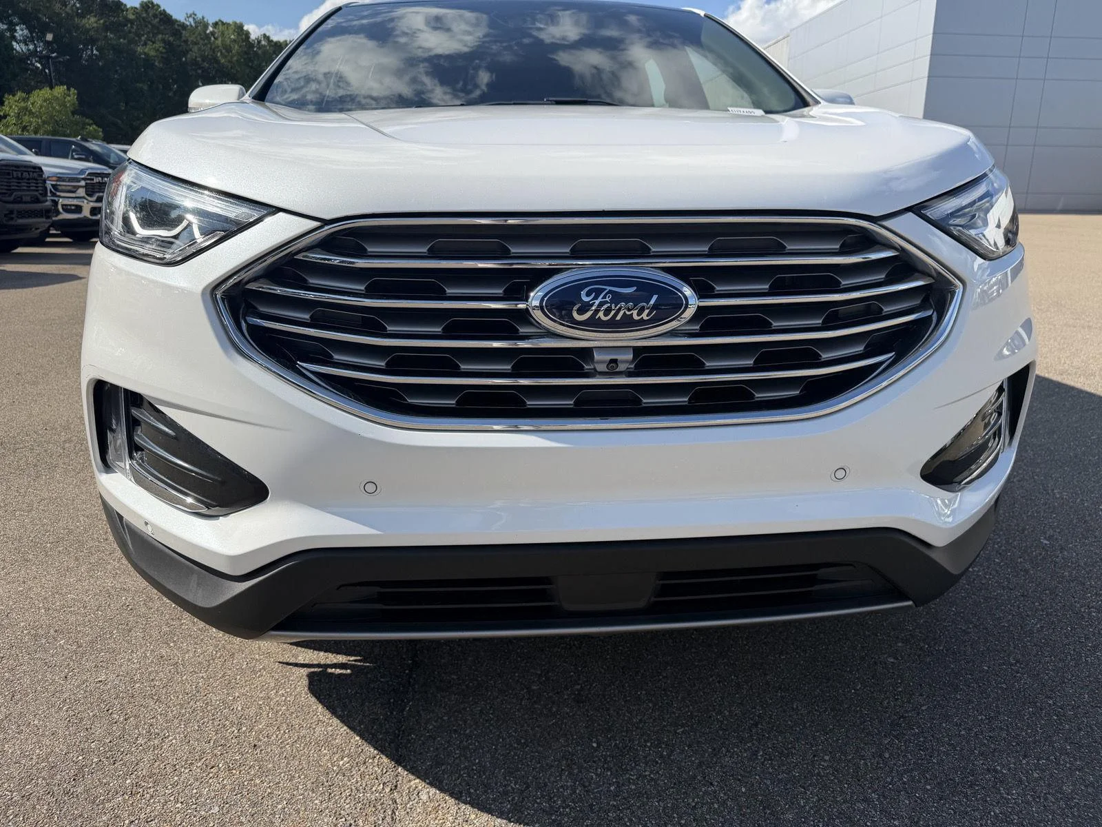 Used 2022 Star White Metallic Tri-Coat Ford Titanium image 20