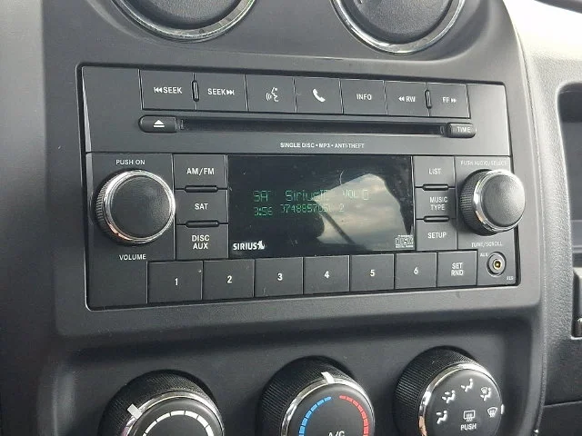 Used 2017 White Jeep Latitude image 24