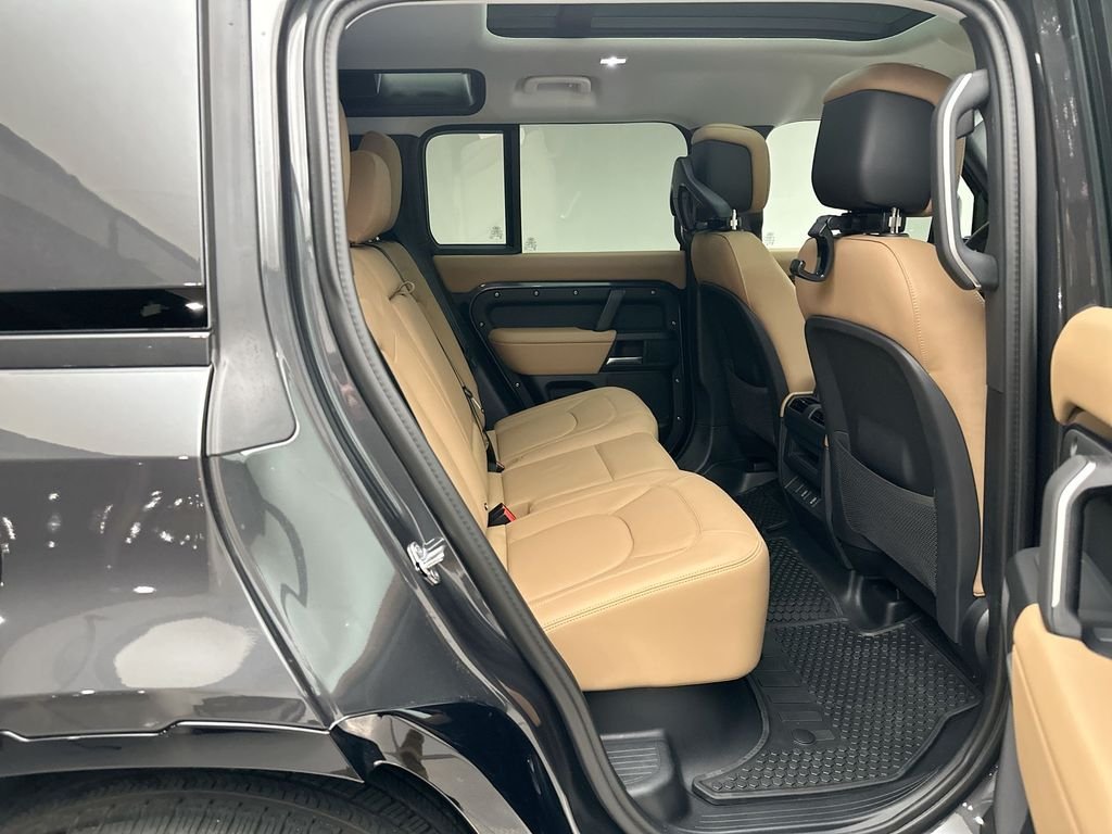 New 2026 Carpathian Grey Prem Met Land Rover X-Dynamic SE image 7