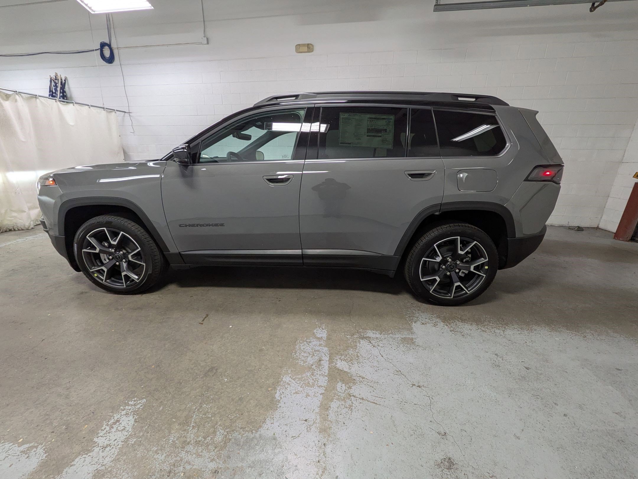 New 2026 Sting-Gray Clear-Coat Exterior Paint Jeep Overland image 8
