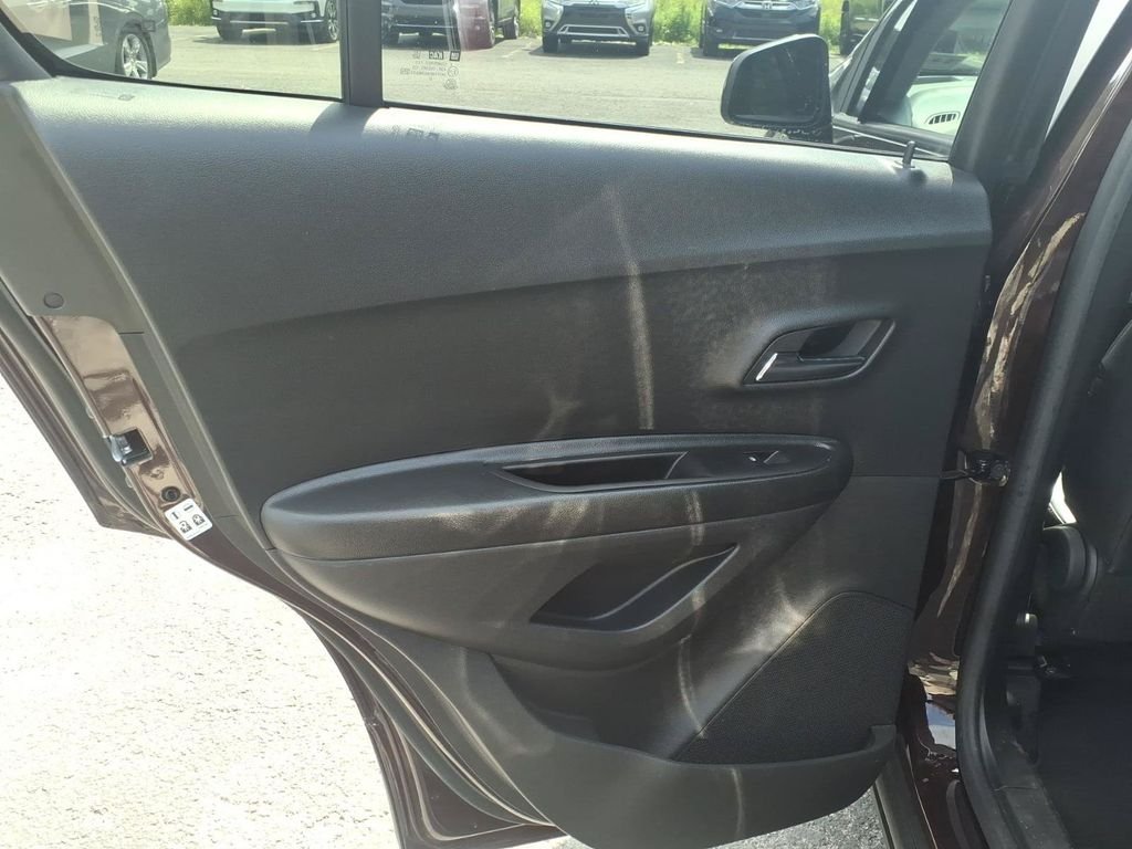Used 2022 Red Chevrolet LT image 17