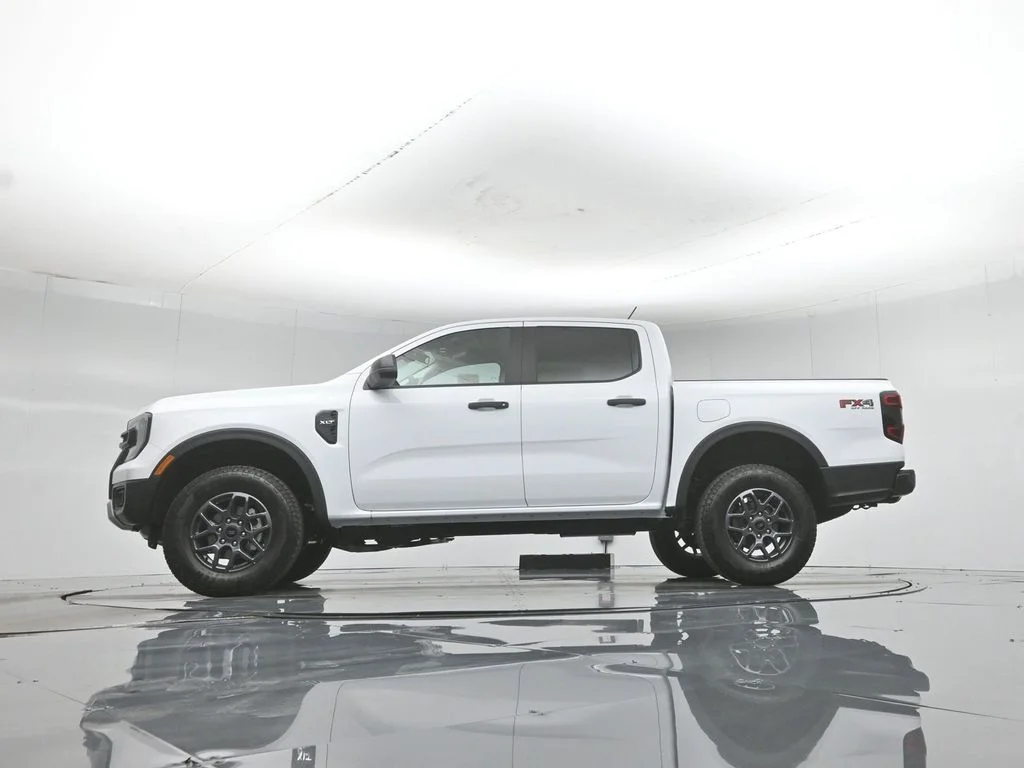 New 2026 Oxford White Ford XLT image 7