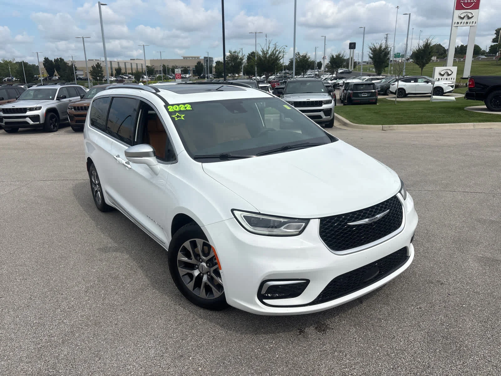 Used 2022 Bright White Clearcoat Chrysler Hybrid Pinnacle image 3