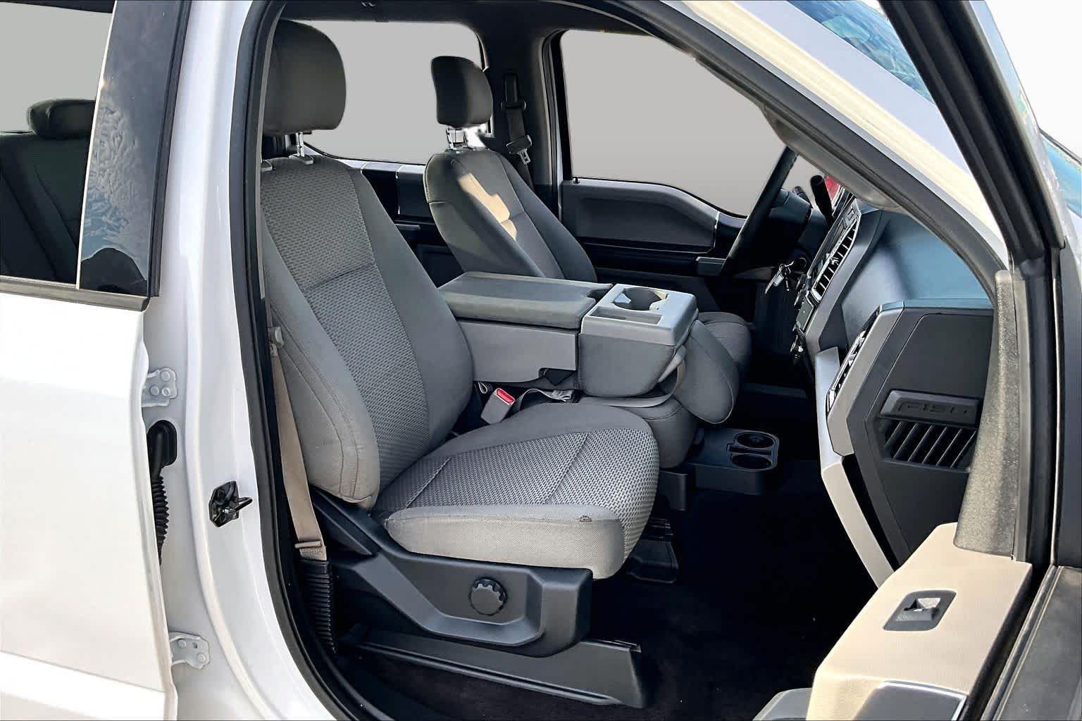 Used 2016 Oxford White Ford XLT image 9