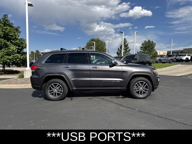 Used 2018 Gray Jeep Overland image 3