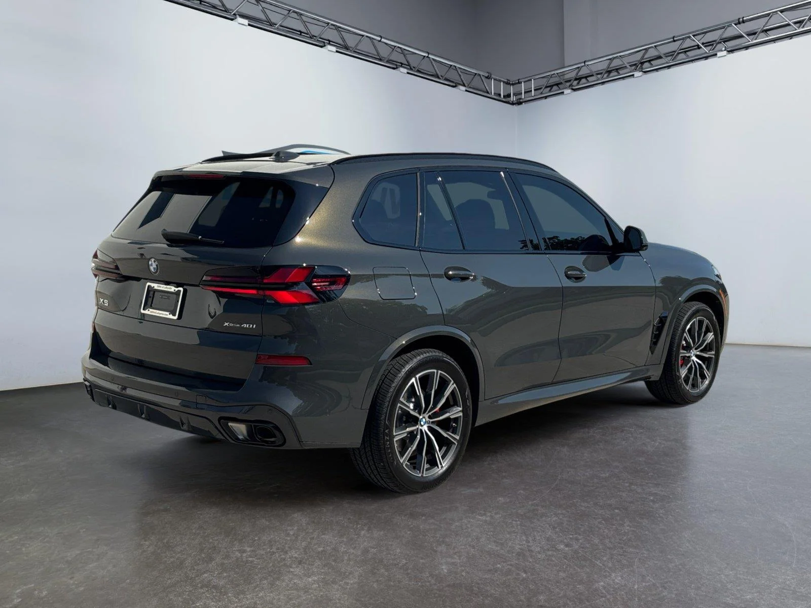 Used 2026 Dravit Grey Metallic BMW xDrive40i image 3