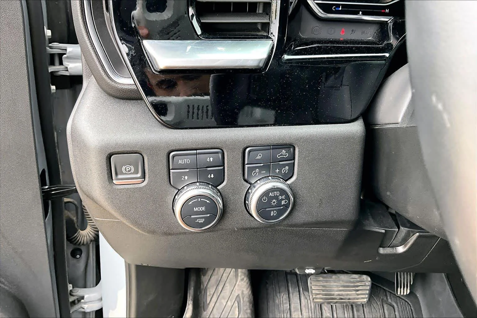 Used 2024 Thunderstorm Gray GMC Elevation image 33
