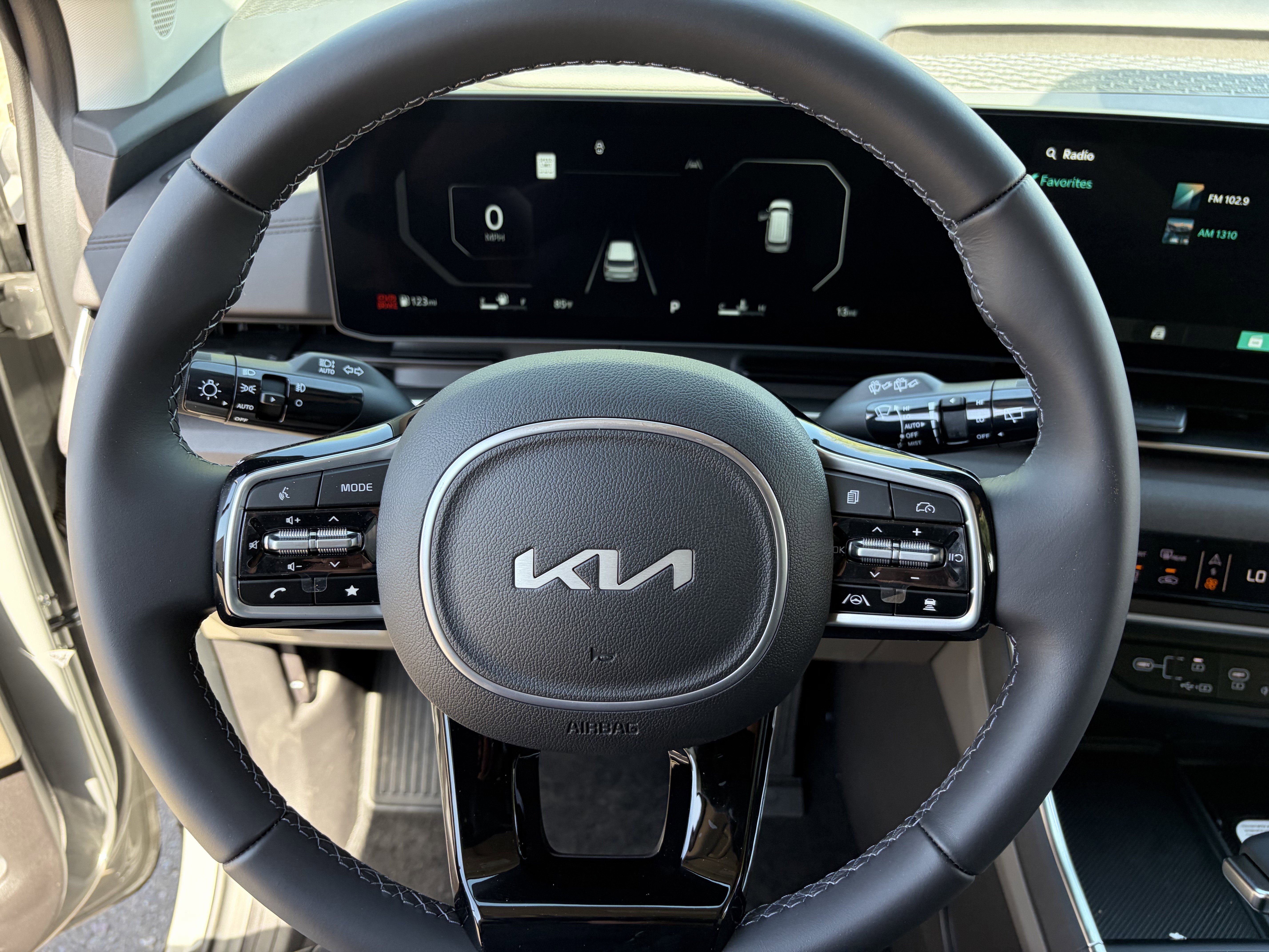 New 2026 Ceramic Silver Kia SX image 21