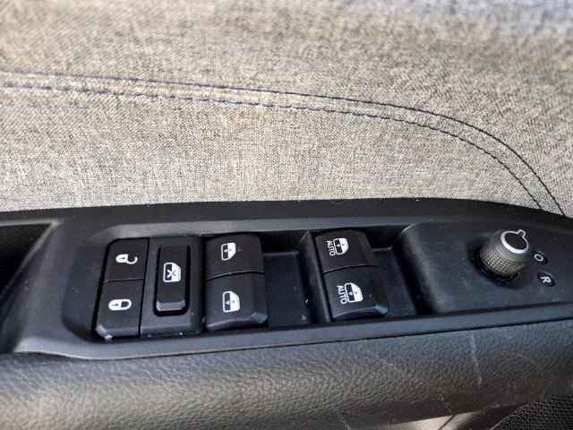 Used 2024 White Jeep Latitude image 36