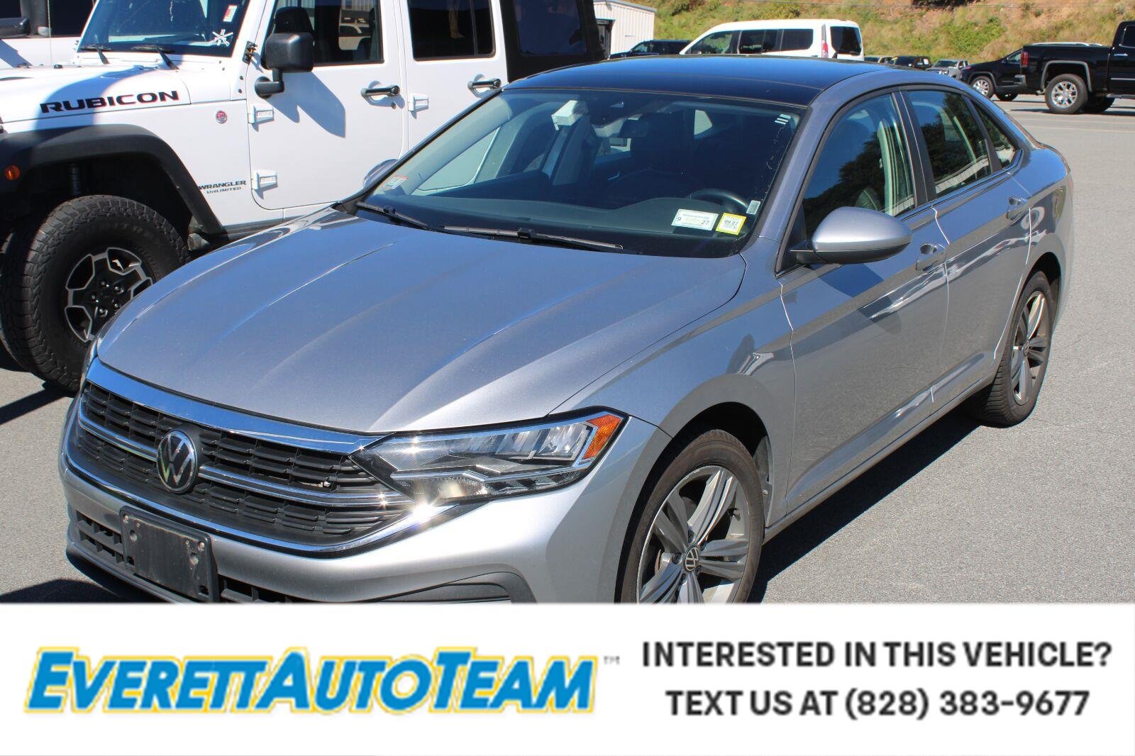 Used 2024  Volkswagen SE image 1