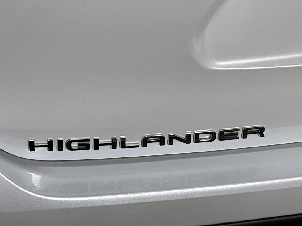 Used 2022 Beige Toyota XLE image 24