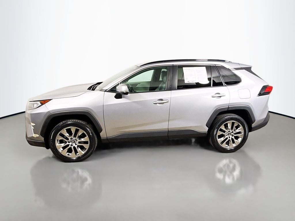 Used 2021 Silver Sky Metallic Toyota XLE Premium image 4