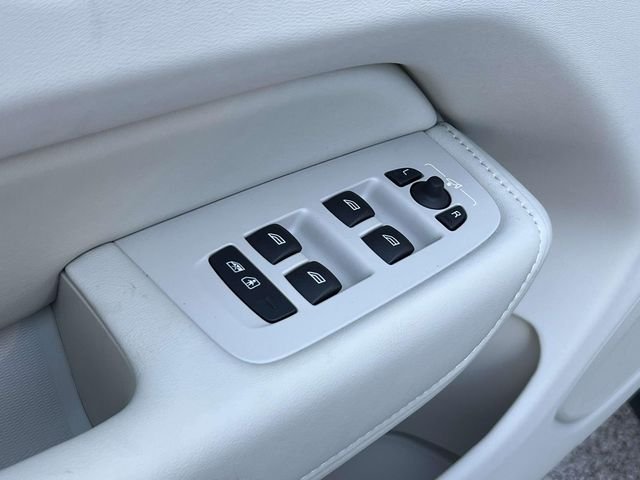2025 Volvo XC60 Plus - Photo 16