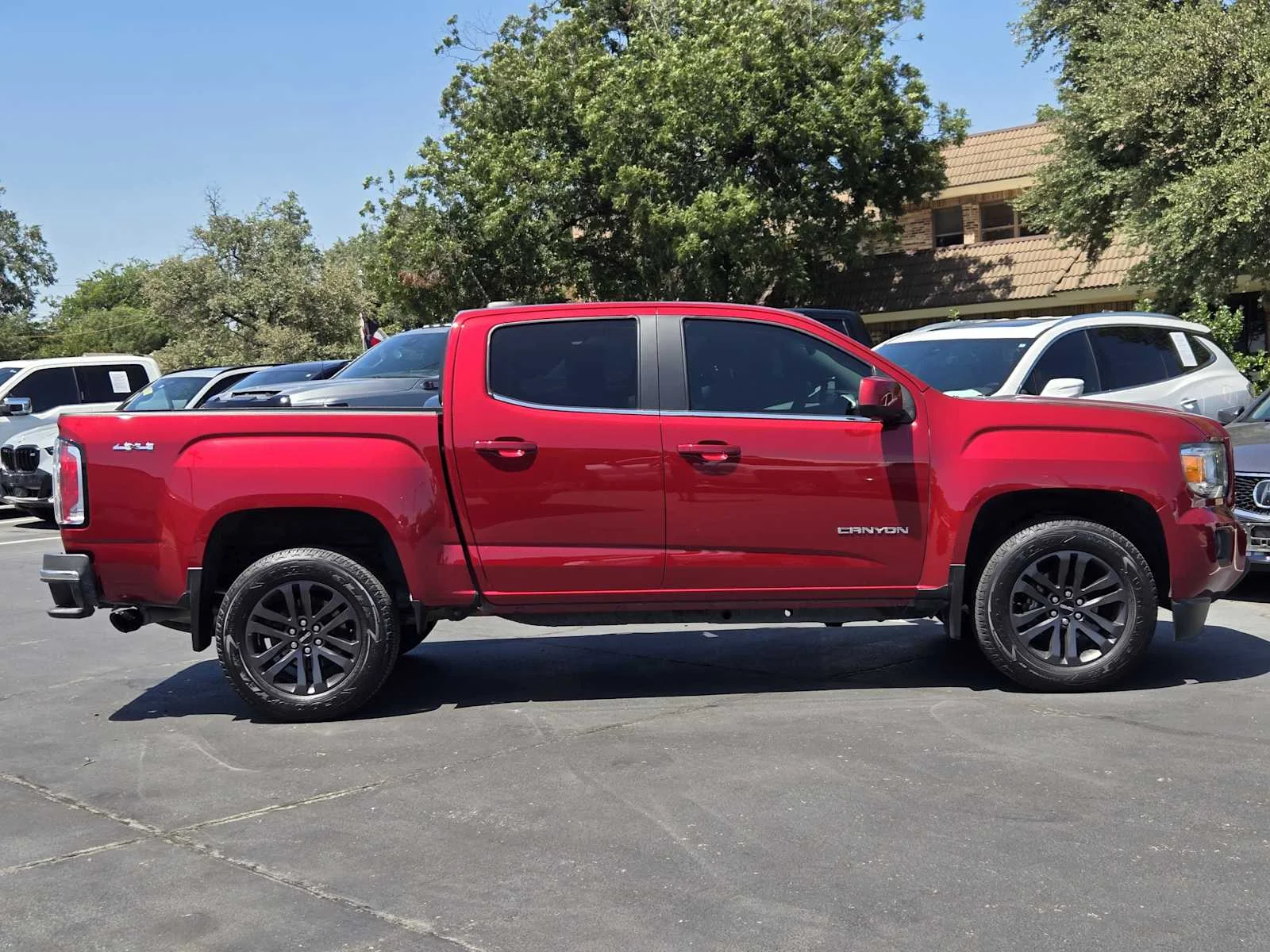 Used 2020 RED QUARTZ TINTCOAT GMC 4WD SLE image 4