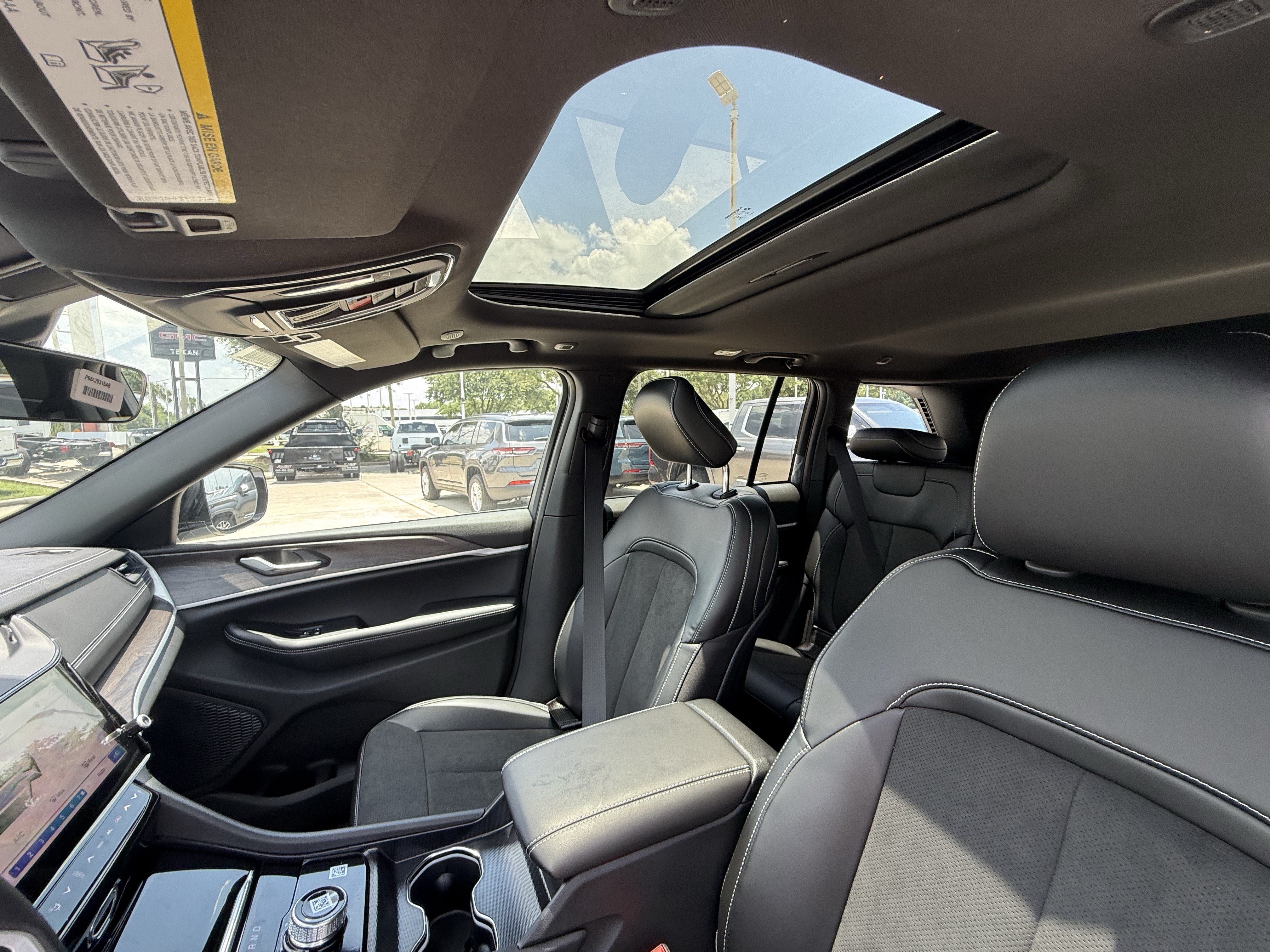 New 2026 Bright White Clearcoat Jeep Laredo Altitude image 17