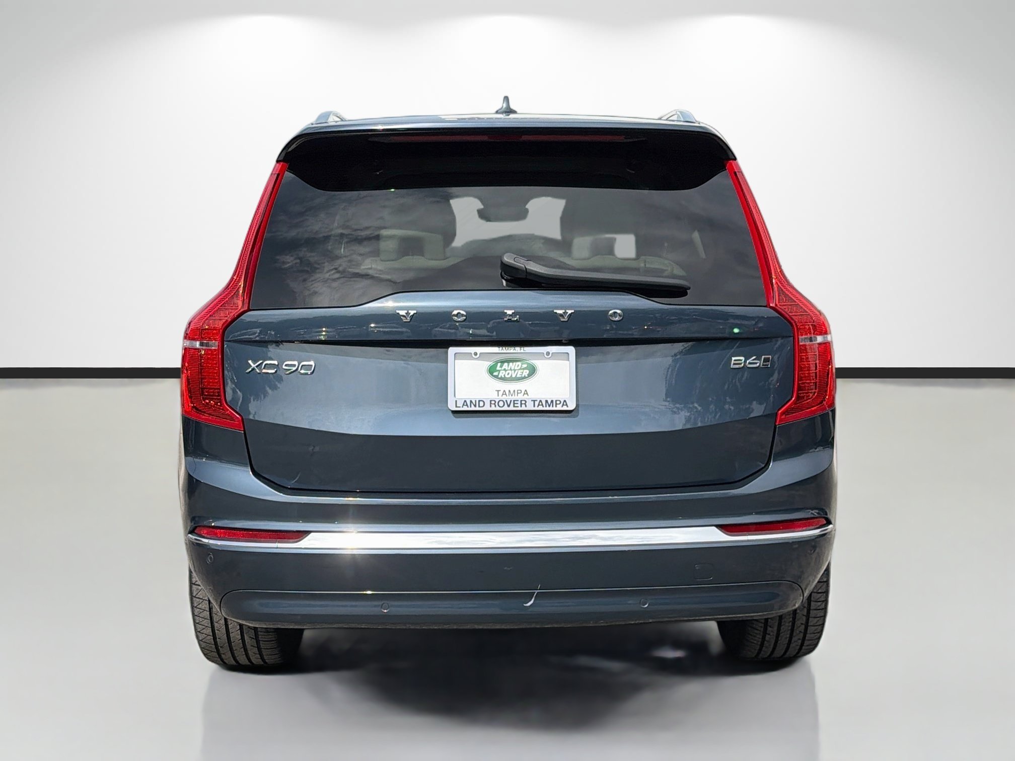 Used 2023 Thunder Gray Metallic Volvo Plus image 4