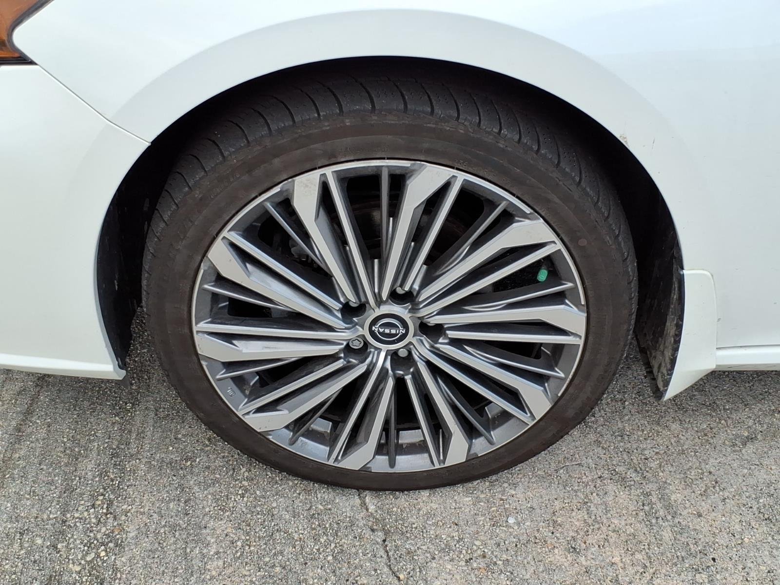 Used 2024 Pearl White Tricoat Nissan 2.5 SL image 3