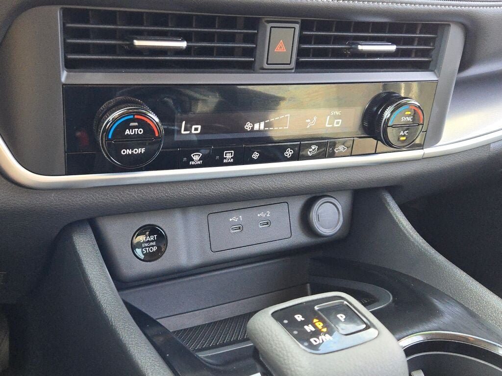 2025 Nissan Rogue SV - Photo 25