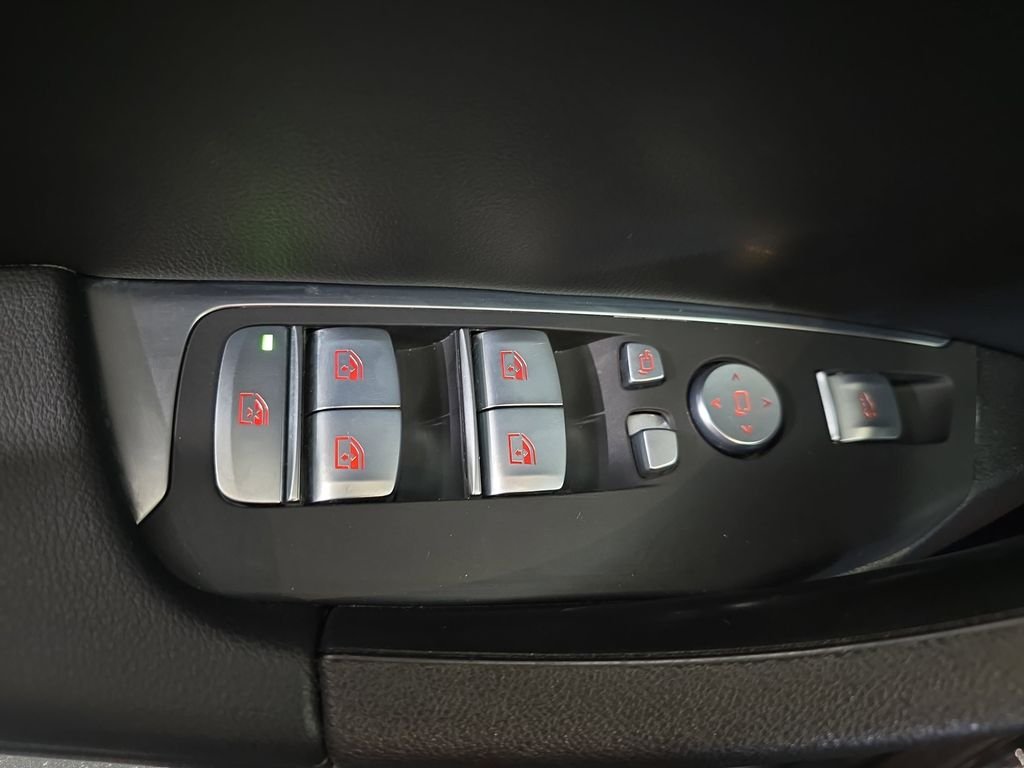 Used 2022 Black BMW xDrive30i image 31