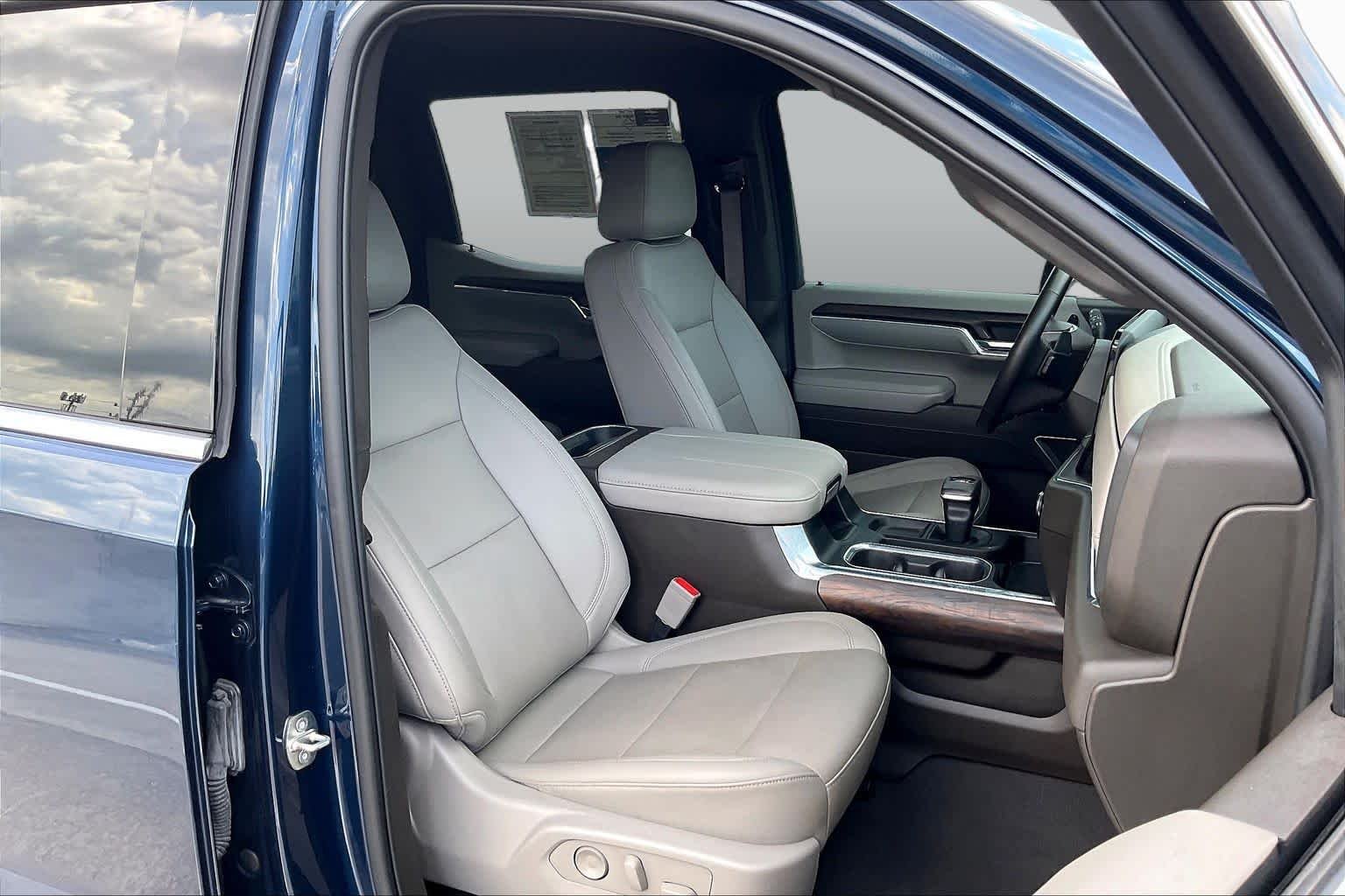 Used 2023 PACIFIC BLUE METALLIC GMC SLT image 9
