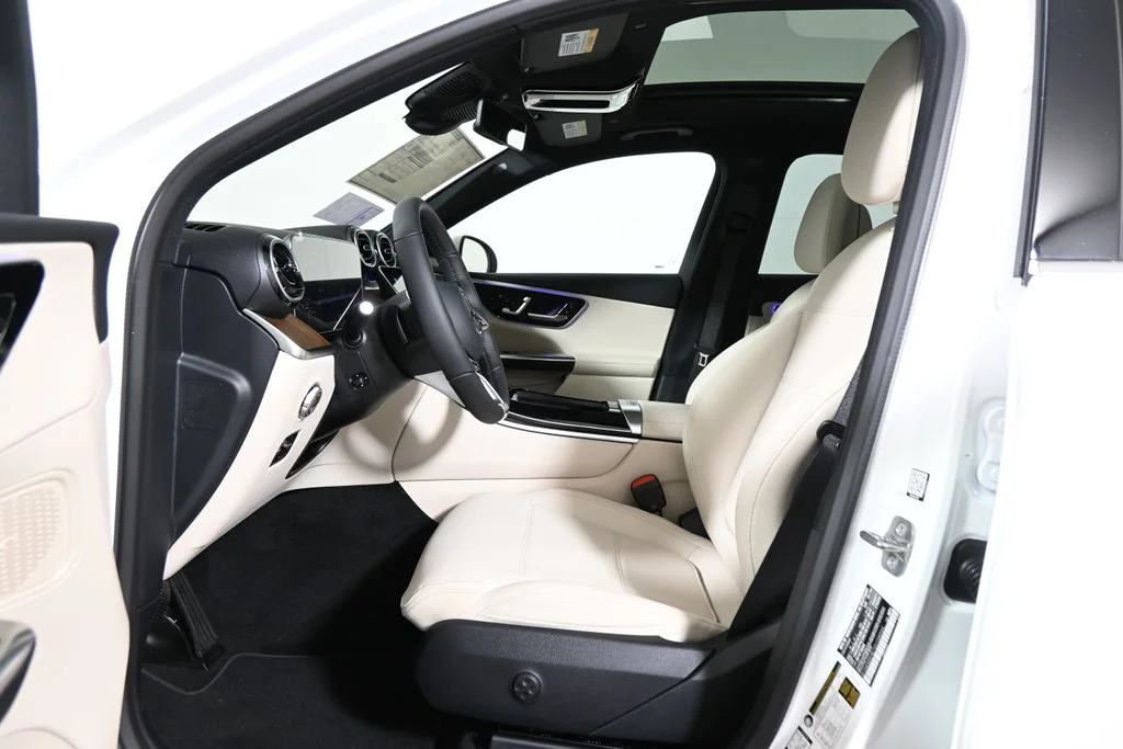 Used 2027 White Mercedes-Benz GLC 300 image 3