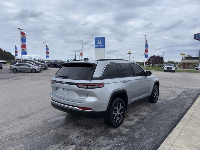 Used 2024 Silver Jeep Limited image 5