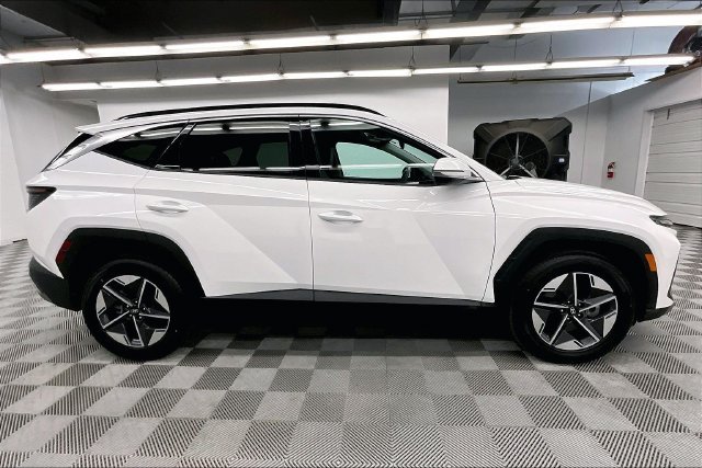 Used 2025 Serenity White Pearl Hyundai SEL Convenience image 15