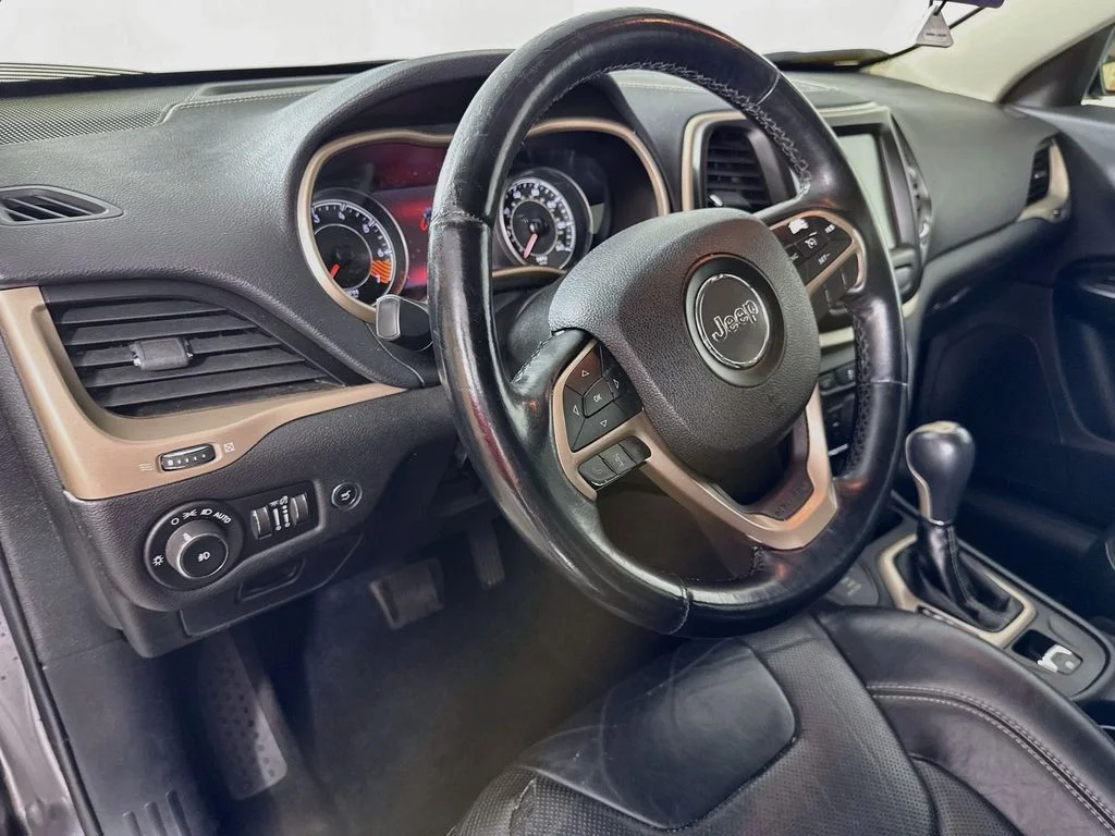 Used 2014 Gray Jeep Limited image 9