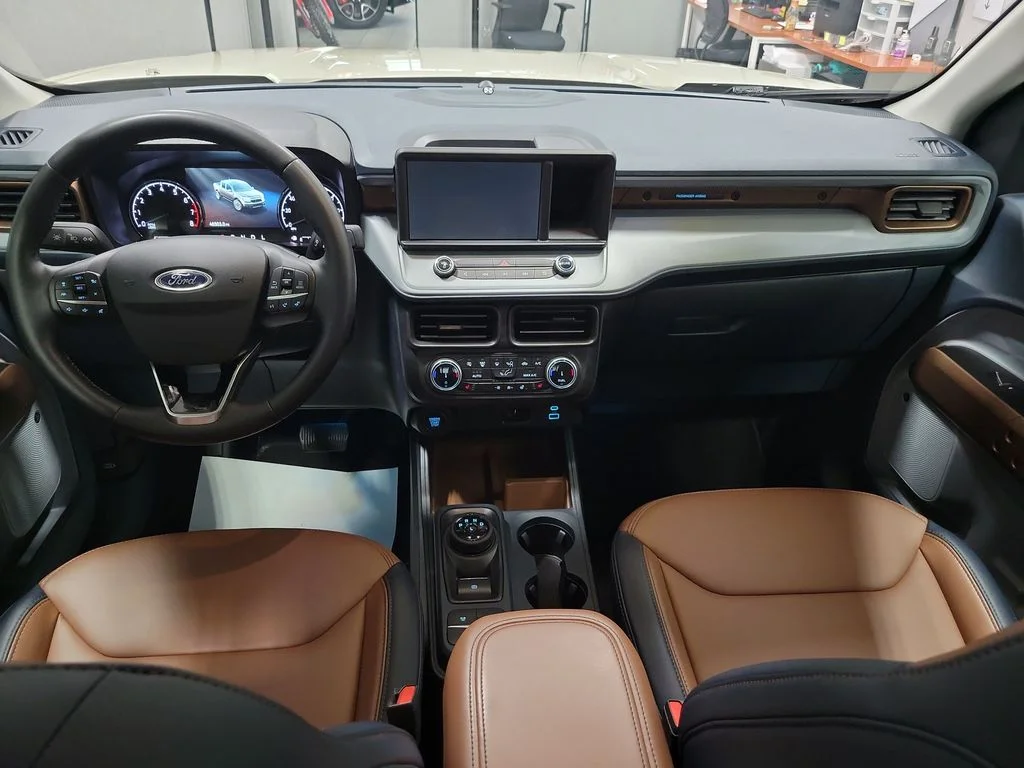 Used 2024  Ford Lariat image 3