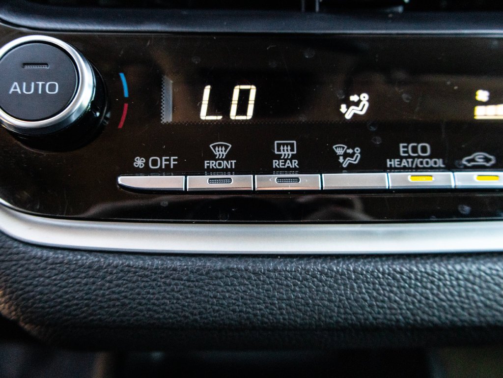 Used 2024  Toyota LE image 25