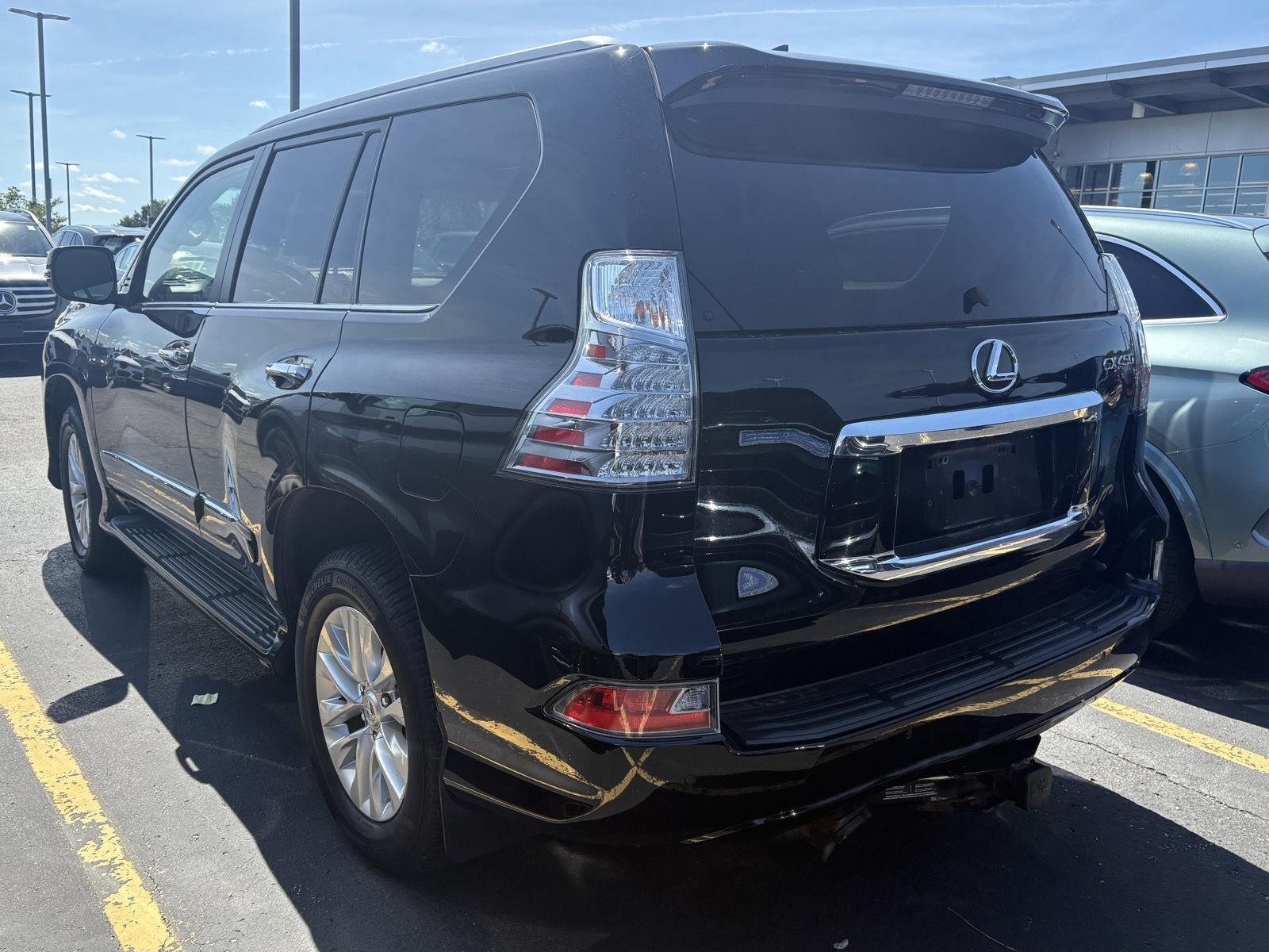Used 2018  Lexus GX 460 image 4