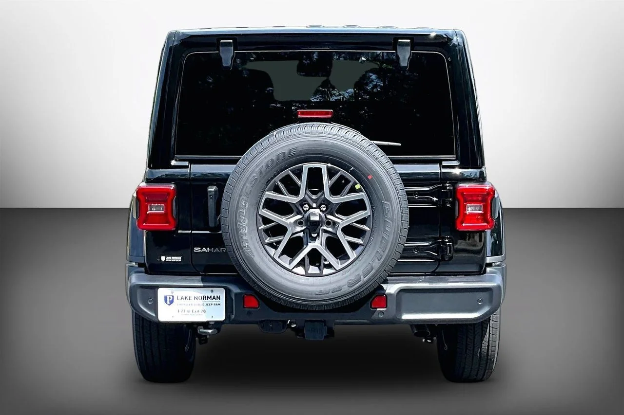 New 2026 Black Clear-Coat Exterior Paint Jeep Sahara image 7