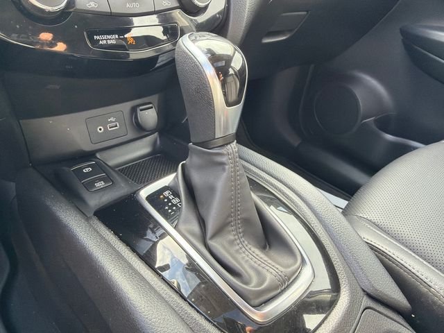 Used 2022 Black Nissan SL image 31