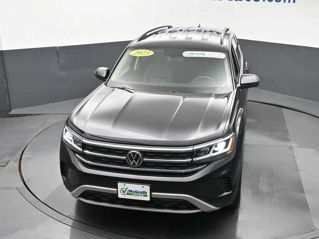 Used 2023 Black Volkswagen 2.0T SE w/Technology image 29