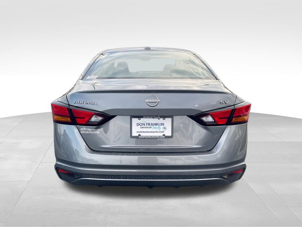 Used 2024 Gray Nissan 2.5 SV image 7